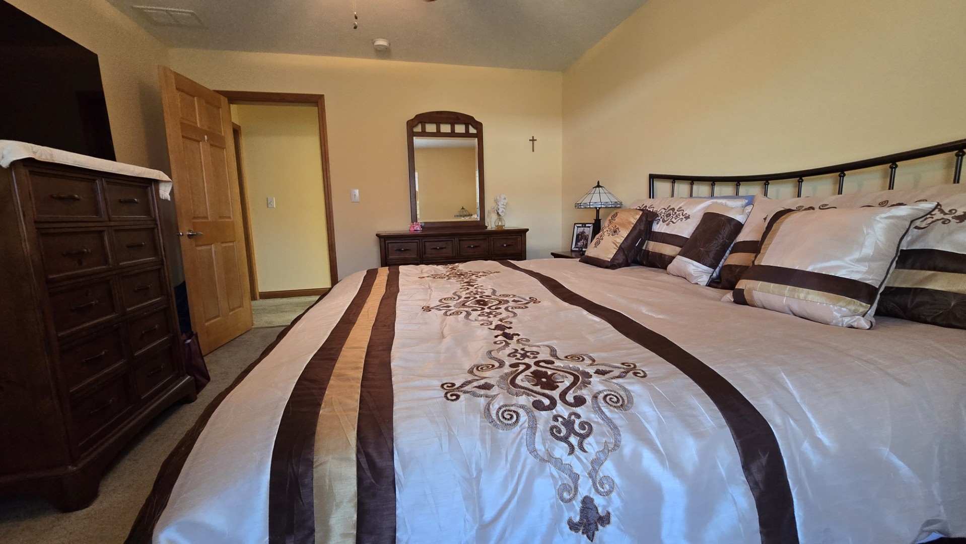 1240 Hummingbird Road Buncombe, IL 62912 - Photo 15 of 51 a bedroom with a large bed and a dresser