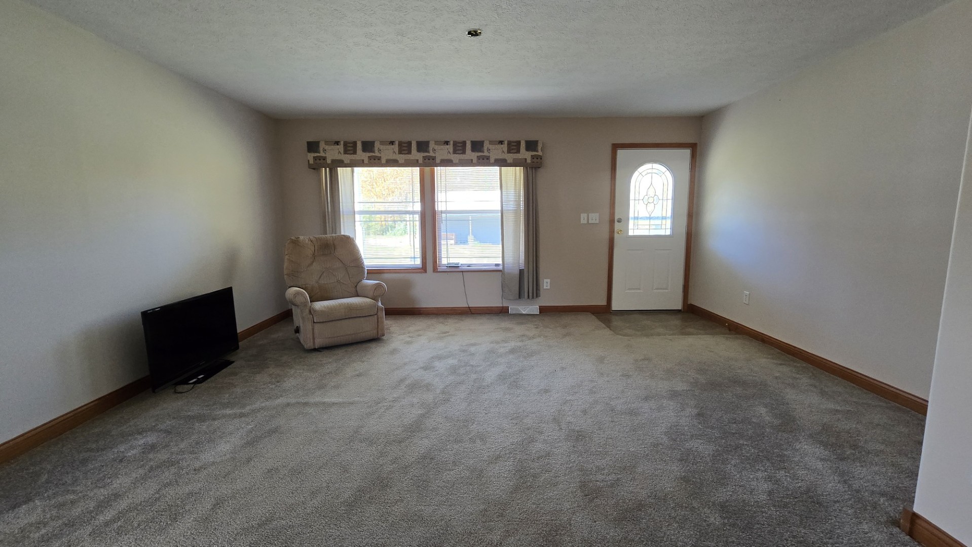 1240 Hummingbird Road Buncombe, IL 62912 - Photo 24 of 51 an empty room with windows