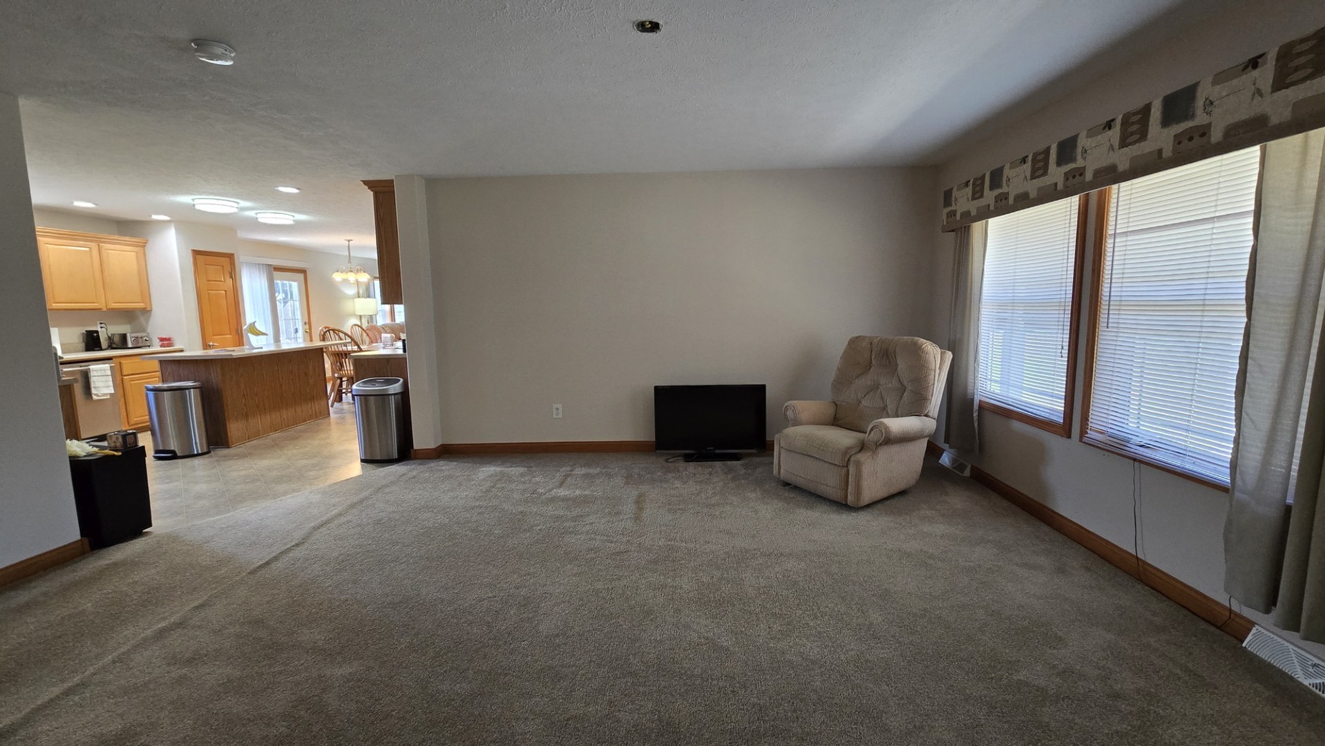 1240 Hummingbird Road Buncombe, IL 62912 - Photo 25 of 51 a room with furniture and a window