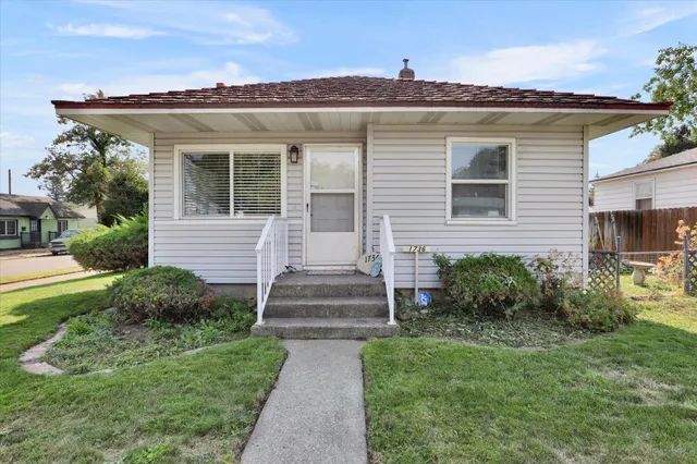 $299,900 | 1736 East Broad Avenue, Spokane, WA 99207