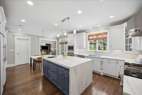$1,899,000 | 1620 Canterbury Lane, Glenview, IL 60025