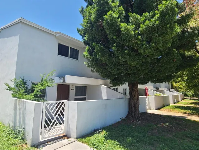 $2,750 | 1977 Northwest 5th Place, Unit 408, Miami, FL 33136