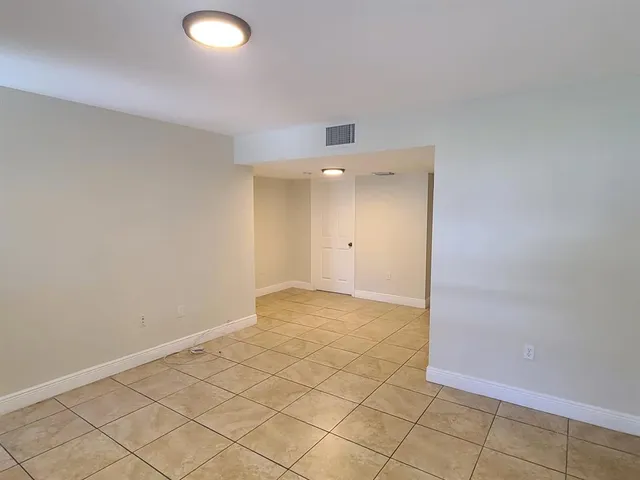 $2,750 | 1977 Northwest 5th Place, Unit 408, Miami, FL 33136