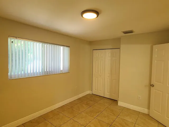 $2,750 | 1977 Northwest 5th Place, Unit 408, Miami, FL 33136