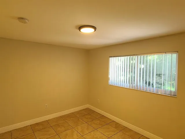 $2,750 | 1977 Northwest 5th Place, Unit 408, Miami, FL 33136