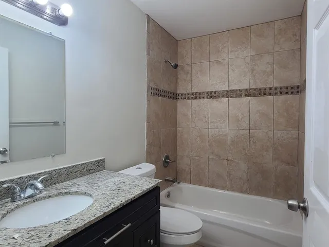 $2,750 | 1977 Northwest 5th Place, Unit 408, Miami, FL 33136