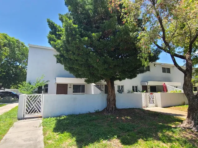 $2,750 | 1977 Northwest 5th Place, Unit 408, Miami, FL 33136