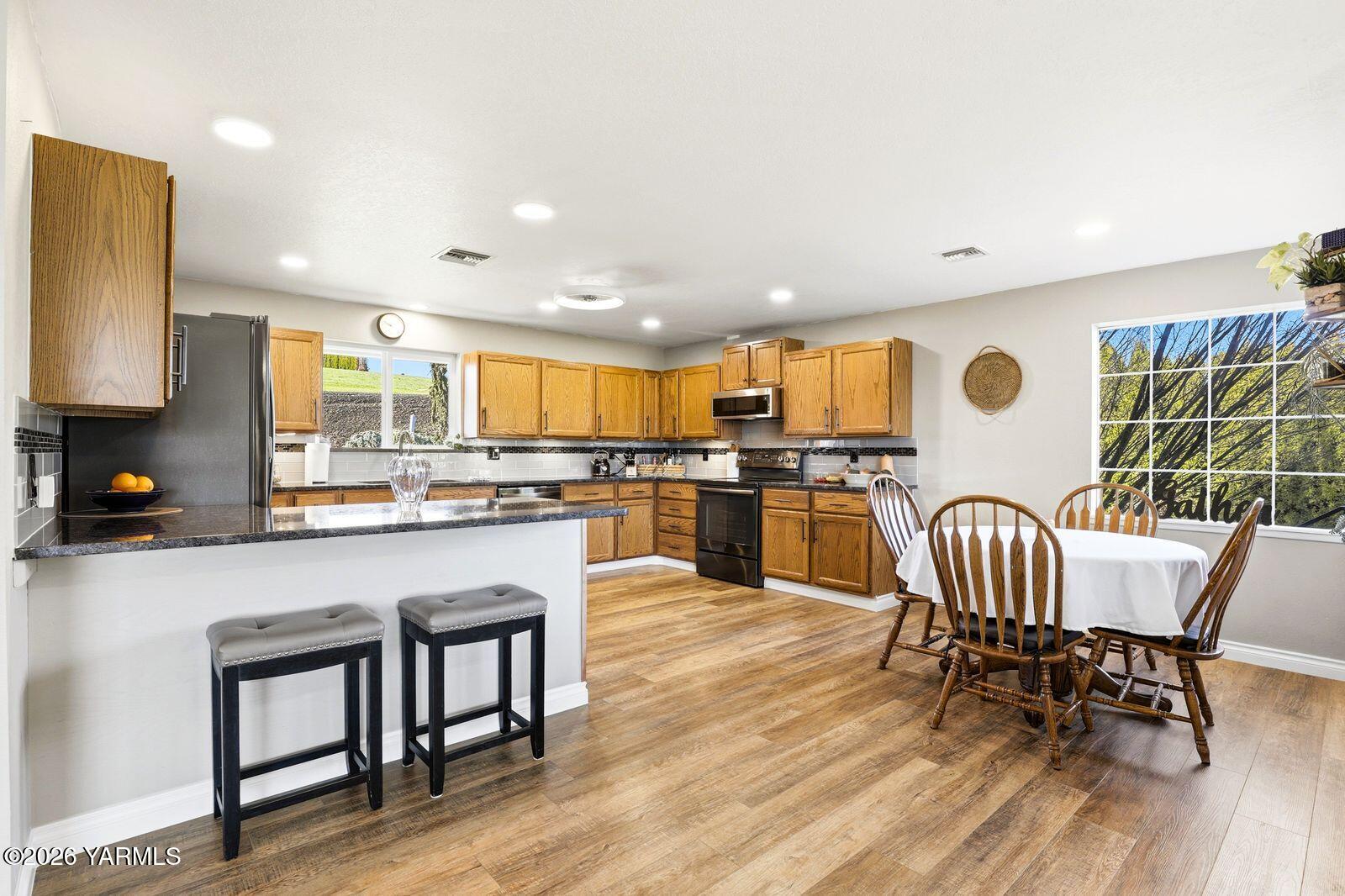 12309 Douglas Road Yakima, WA 98908 - Photo 11 of 58 11- kitchen
