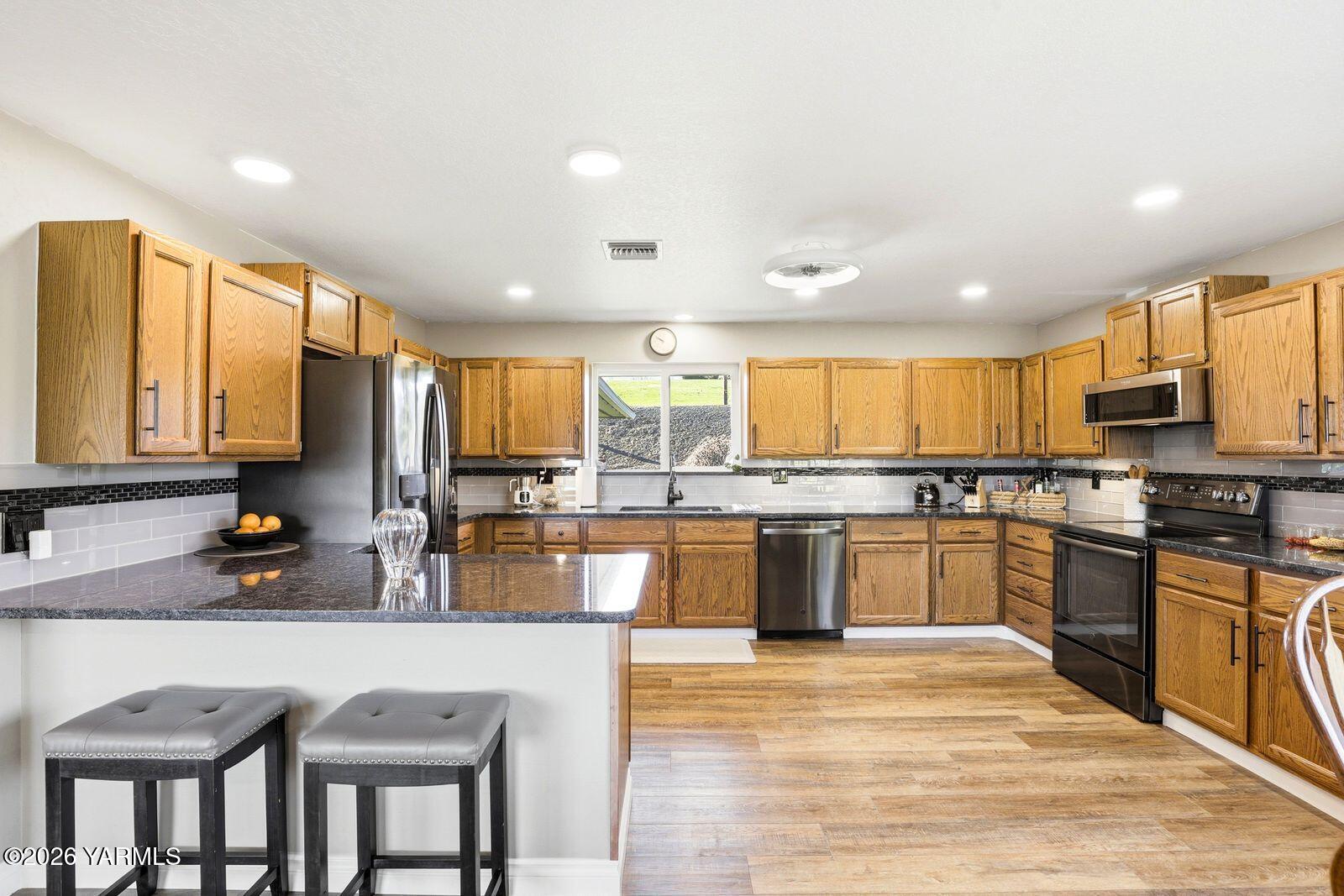 12309 Douglas Road Yakima, WA 98908 - Photo 12 of 58 12- Kitchen