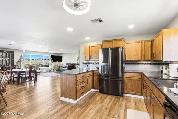 $707,000 | 12309 Douglas Road, Yakima, WA 98908