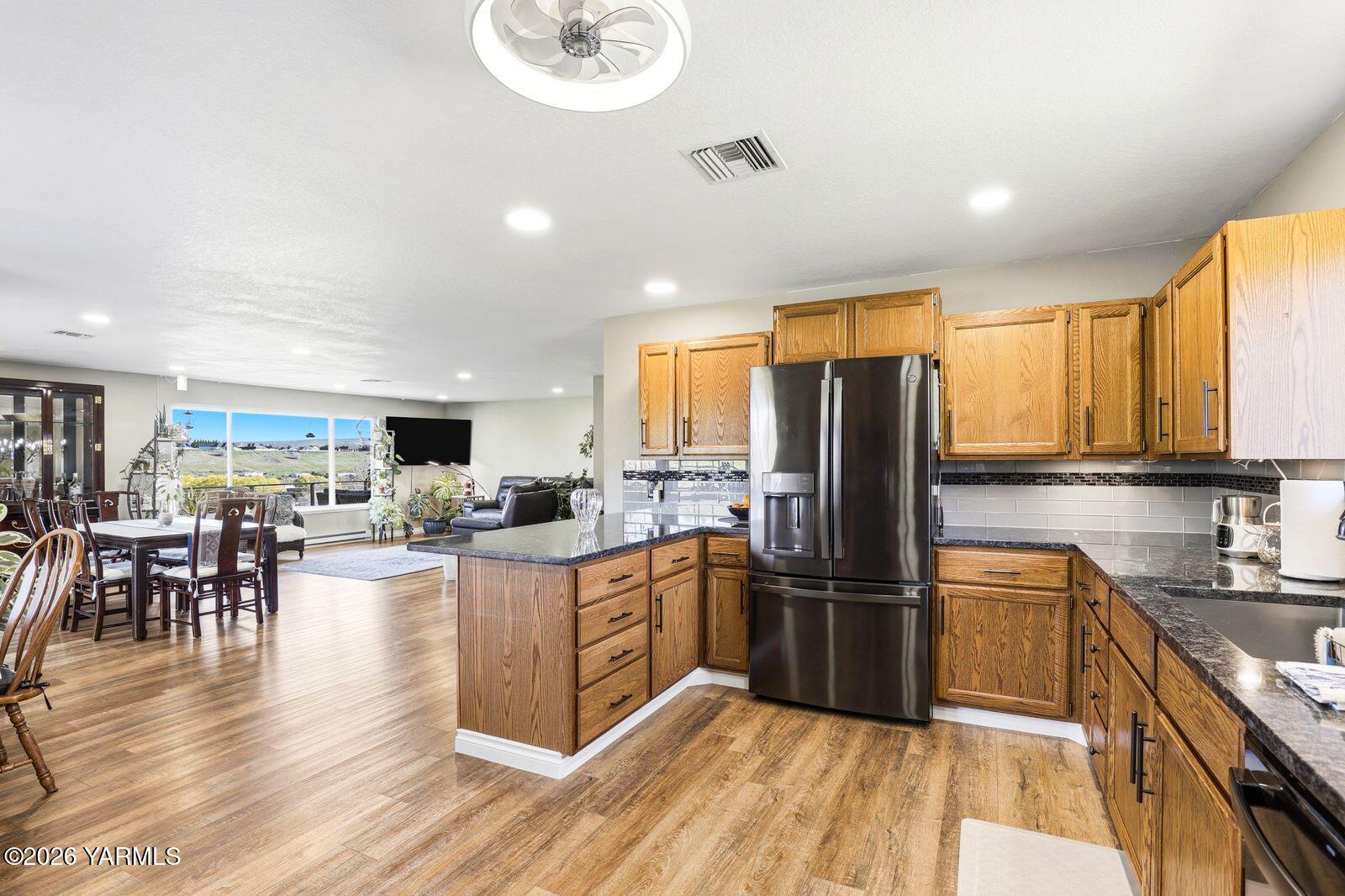 12309 Douglas Road Yakima, WA 98908 - Photo 14 of 58 14- Kitchen
