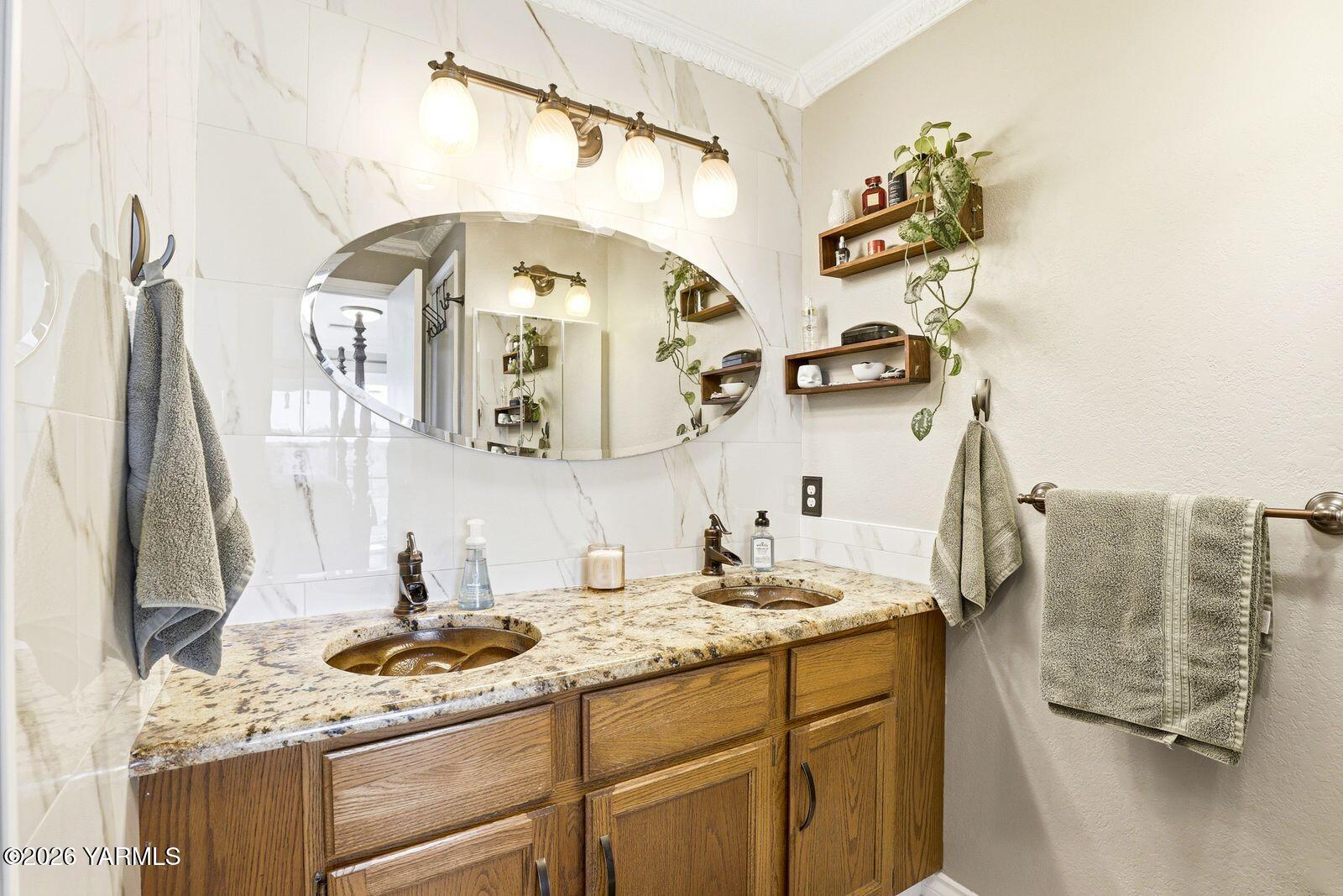 12309 Douglas Road Yakima, WA 98908 - Photo 19 of 58 19- Primary En Suite