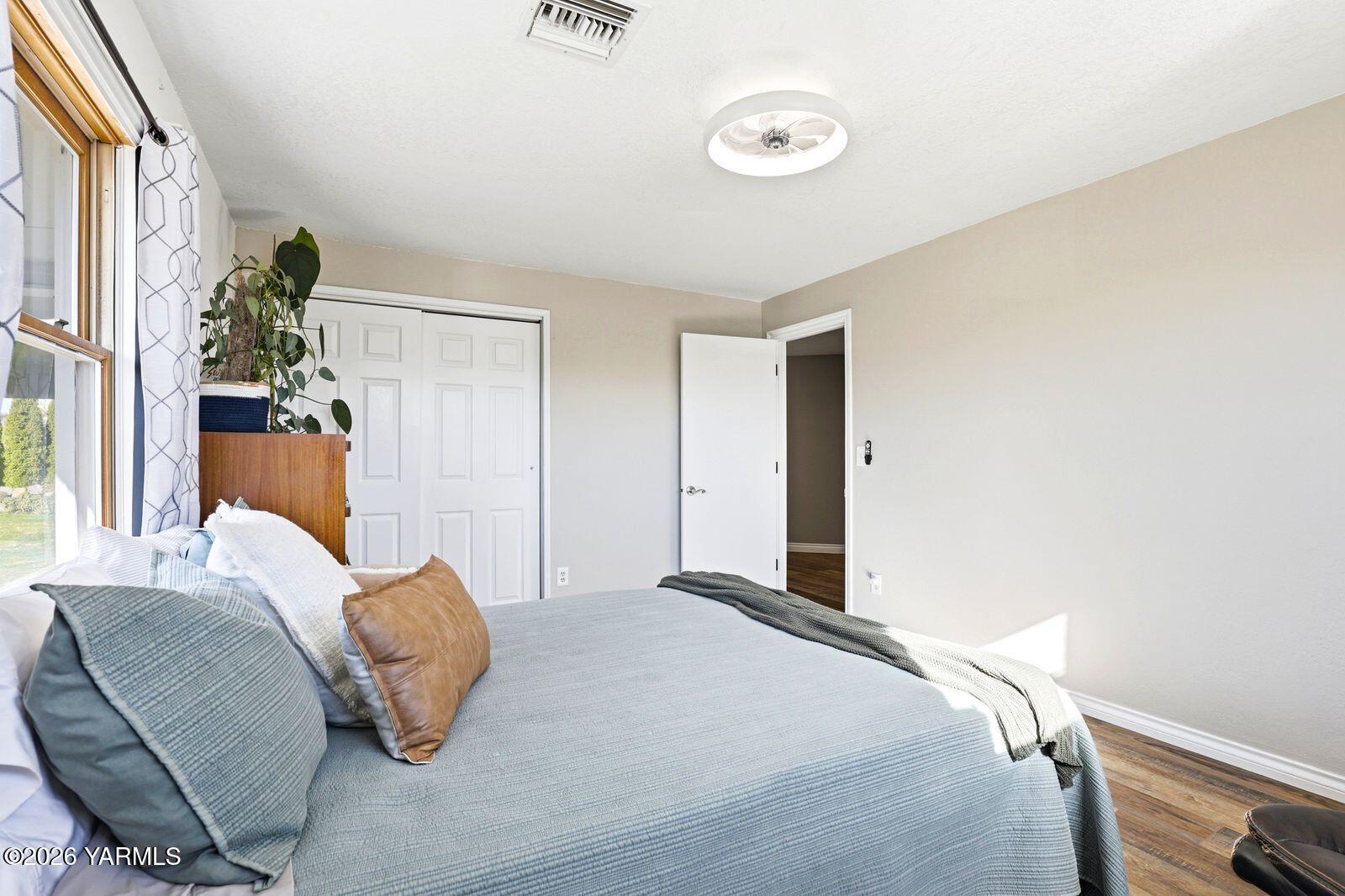 12309 Douglas Road Yakima, WA 98908 - Photo 21 of 58 21- Second Bedroom