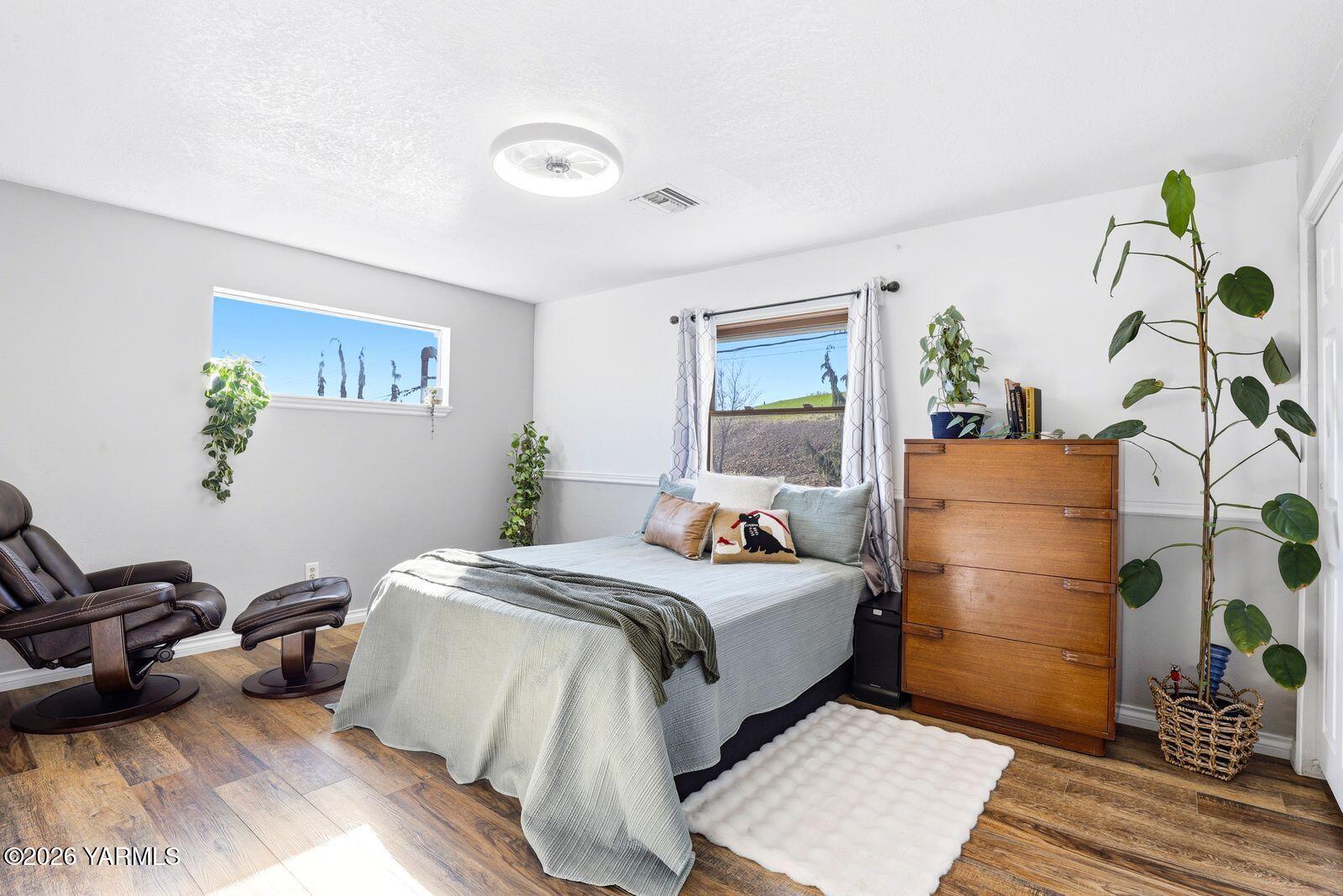 12309 Douglas Road Yakima, WA 98908 - Photo 22 of 58 22- Second Bedroom