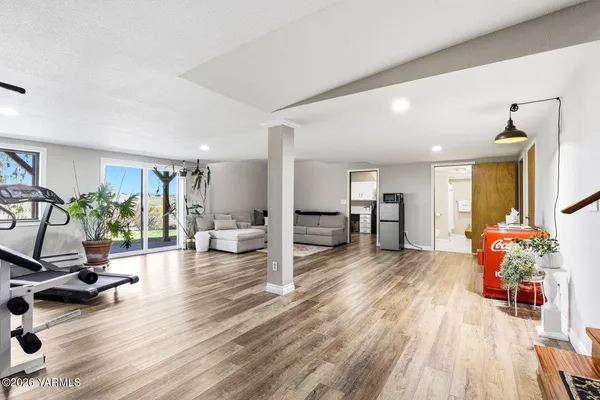 $707,000 | 12309 Douglas Road, Yakima, WA 98908