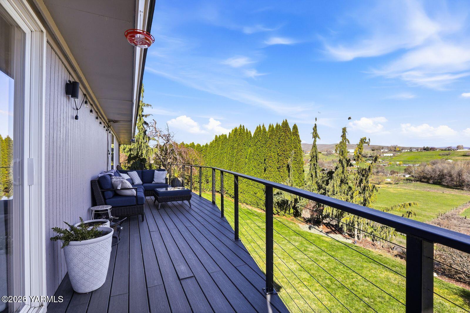 12309 Douglas Road Yakima, WA 98908 - Photo 37 of 58 37- Deck View