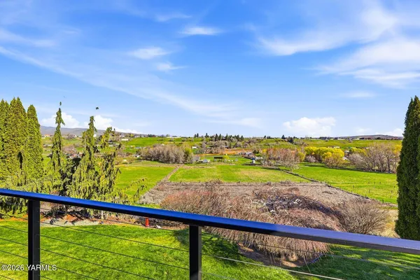 $707,000 | 12309 Douglas Road, Yakima, WA 98908