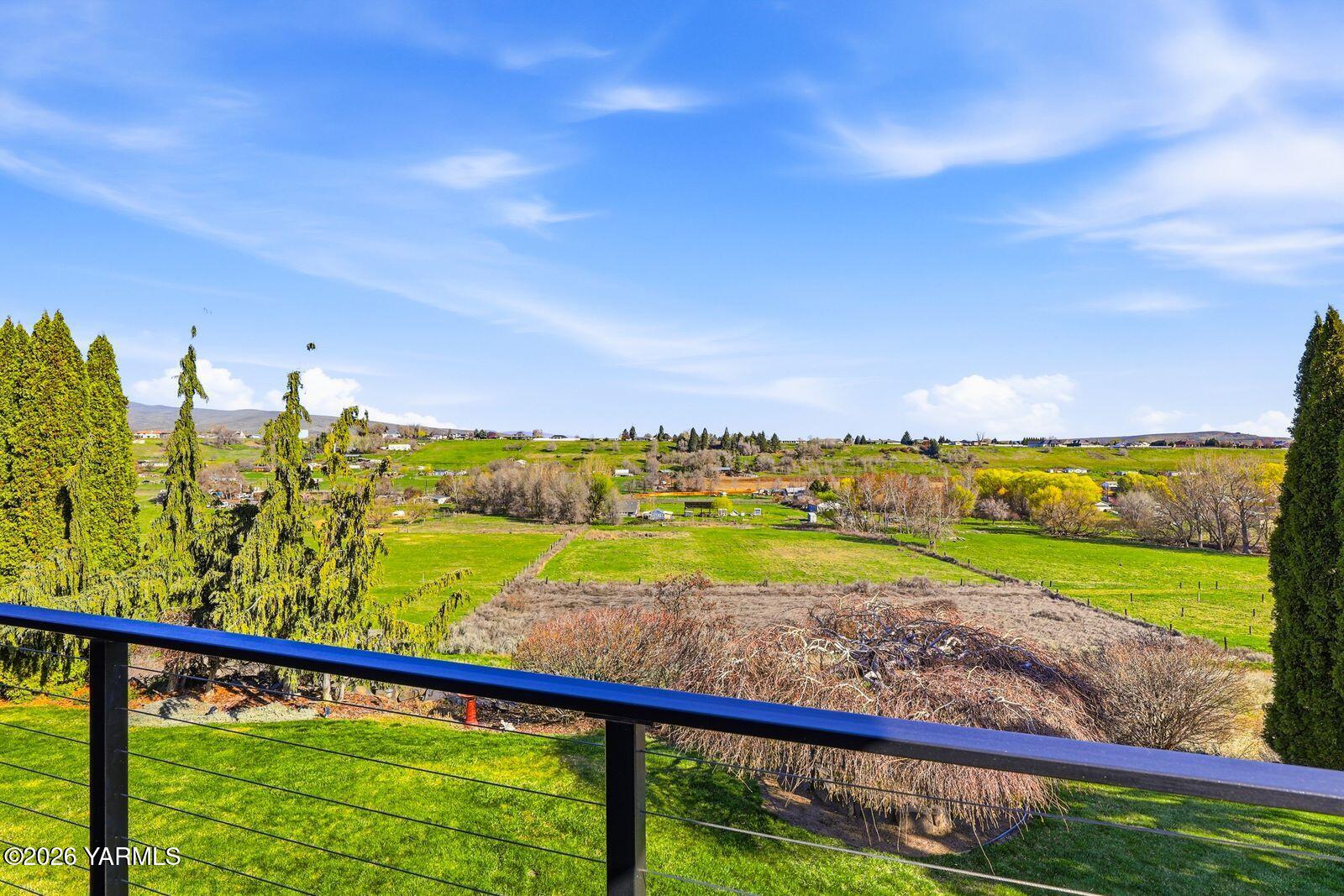 12309 Douglas Road Yakima, WA 98908 - Photo 38 of 58 38- Deck View