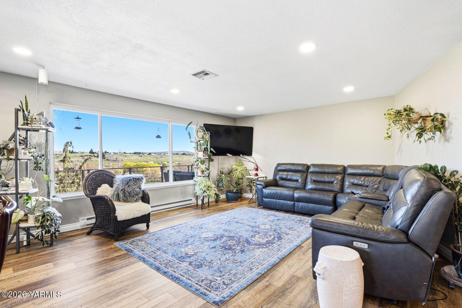 12309 Douglas Road Yakima, WA 98908 - Photo 7 of 58 7- Living Area