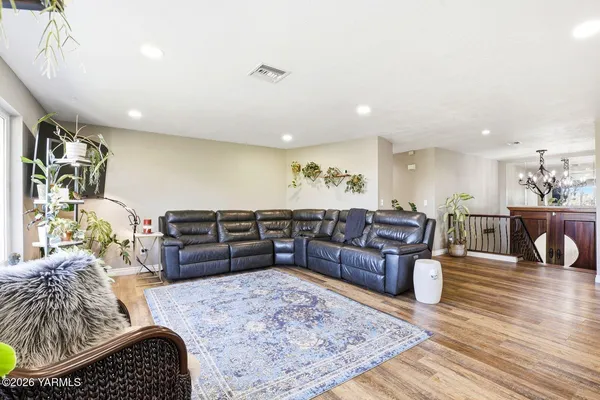 $707,000 | 12309 Douglas Road, Yakima, WA 98908