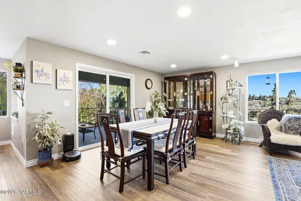 $707,000 | 12309 Douglas Road, Yakima, WA 98908