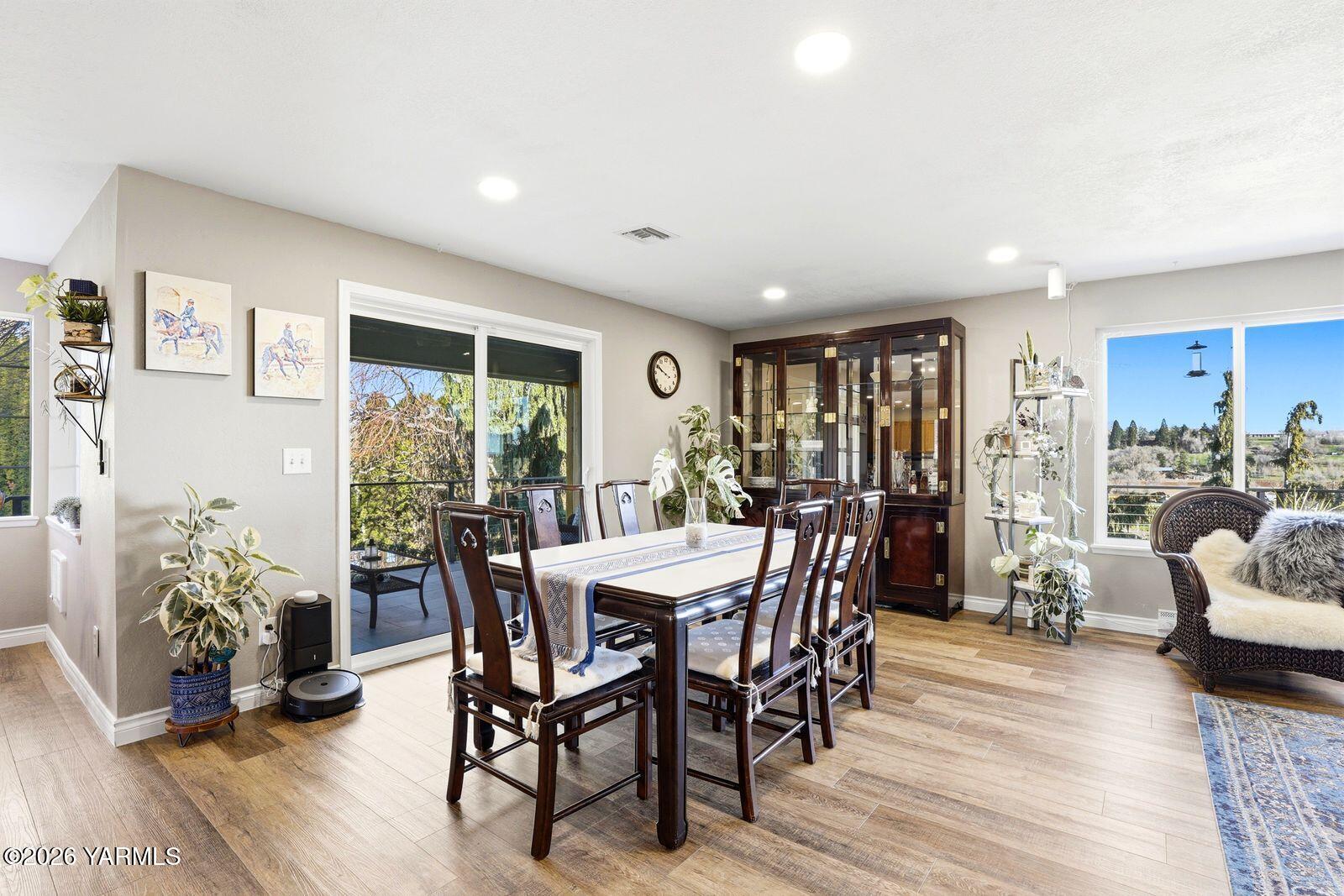 12309 Douglas Road Yakima, WA 98908 - Photo 9 of 58 9- Dining Area