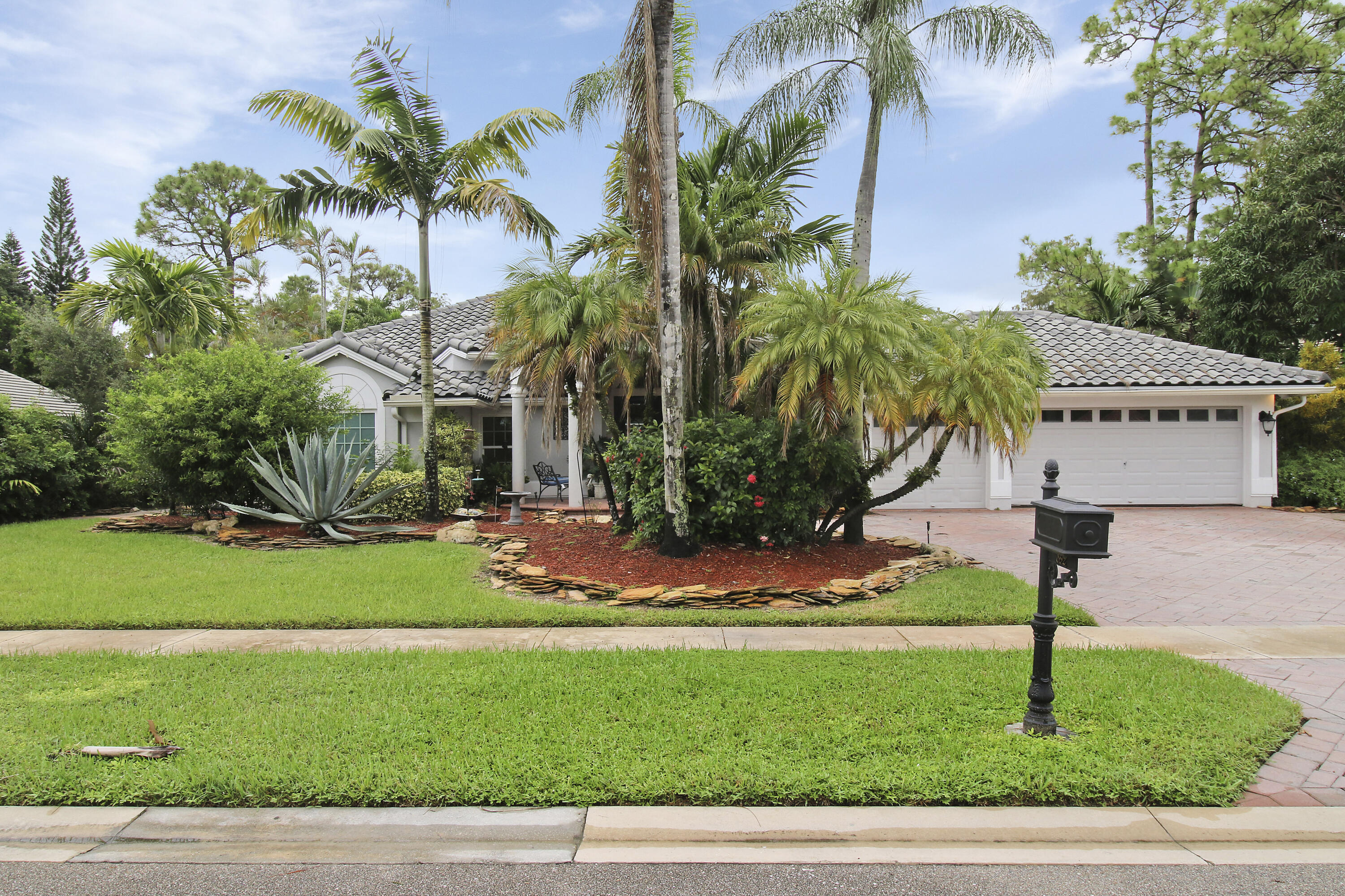 892 Cedar Cove Road Wellington, FL 33414 - Photo 4 of 55 House-51