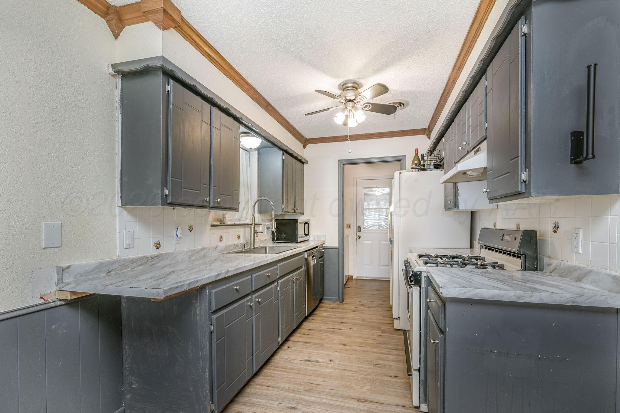 5212 Leigh Avenue Amarillo, TX 79110 - Photo 12 of 20 5212 Leigh Ave 10