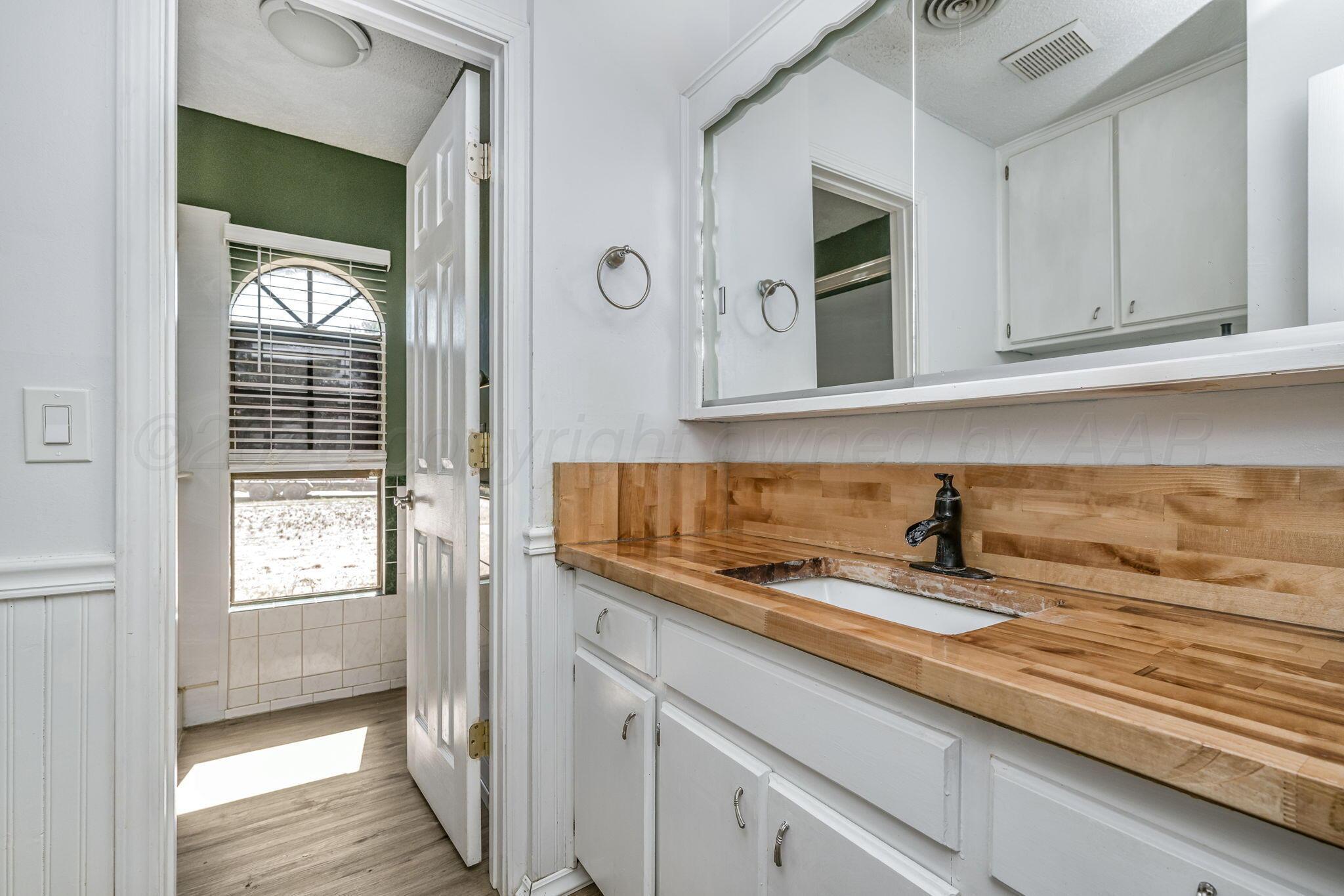 5212 Leigh Avenue Amarillo, TX 79110 - Photo 15 of 20 5212 Leigh Ave 14