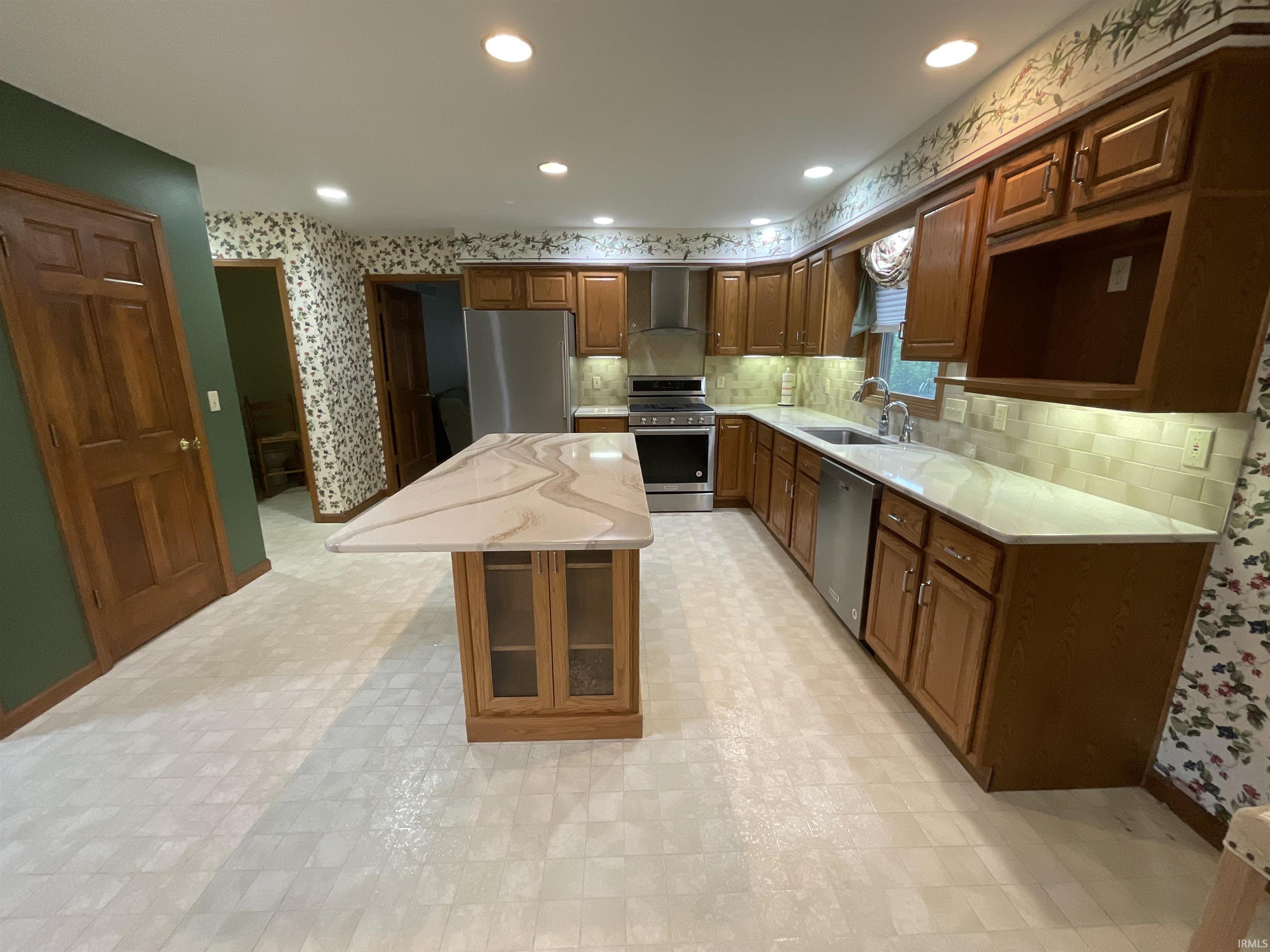 404 Ridge Court Ossian, IN 46777 - Photo 9 of 27 Gallery Image 9