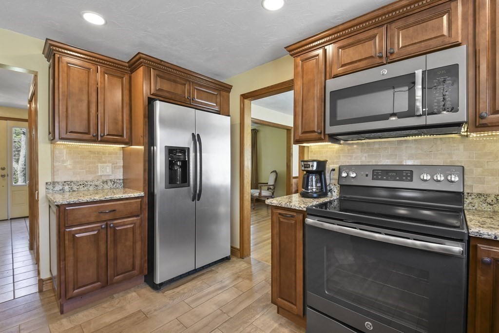 4 Charnock Circle Rutland, MA 01543 - Photo 4 of 42