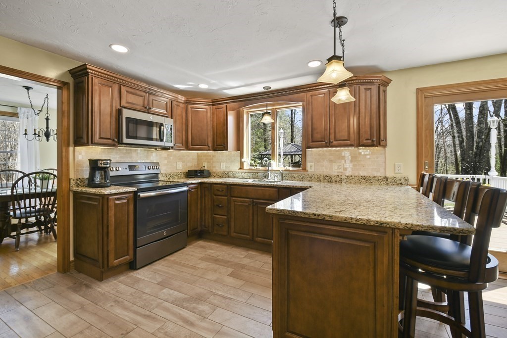 4 Charnock Circle Rutland, MA 01543 - Photo 6 of 42