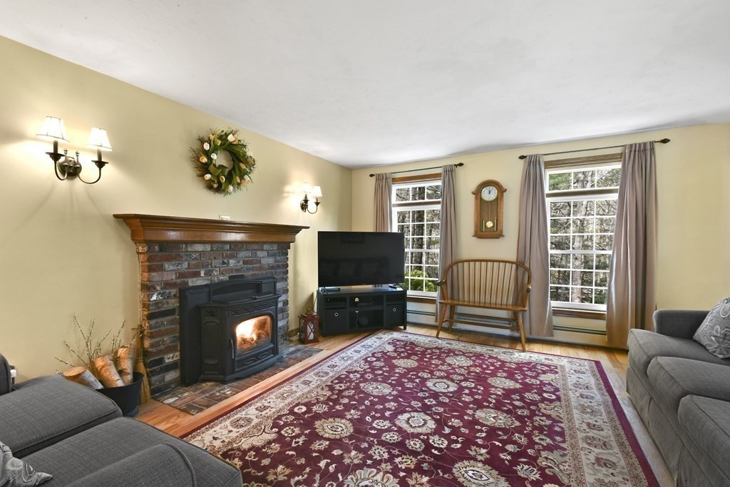 4 Charnock Circle Rutland, MA 01543 - Photo 8 of 42