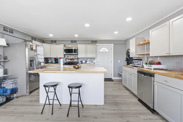 $999,000 | 102 Manning Drive, West Gardiner, ME 04345