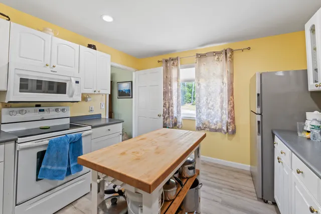 $999,000 | 102 Manning Drive, West Gardiner, ME 04345