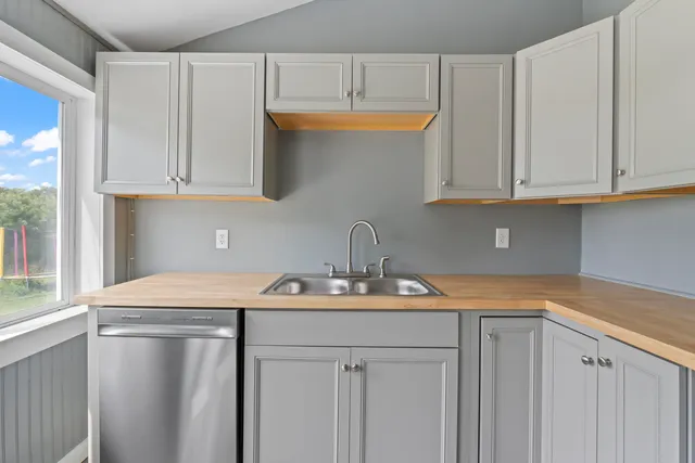 $999,000 | 102 Manning Drive, West Gardiner, ME 04345