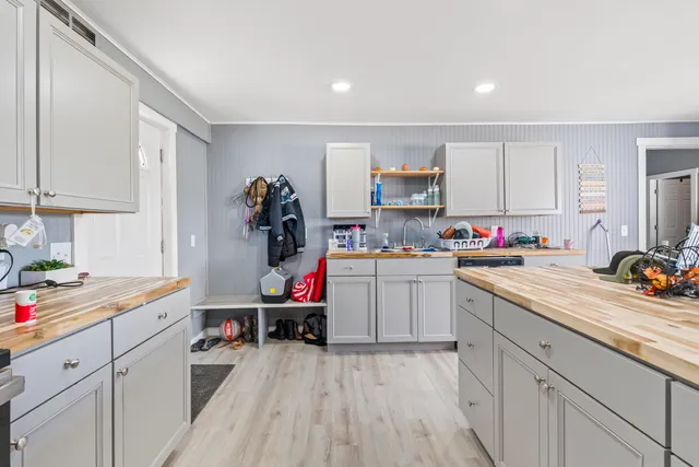 $999,000 | 102 Manning Drive, West Gardiner, ME 04345