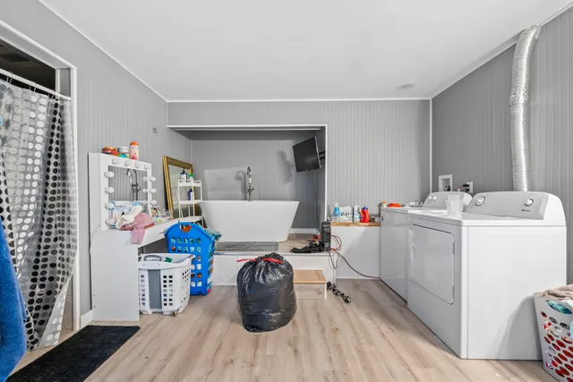 $999,000 | 102 Manning Drive, West Gardiner, ME 04345