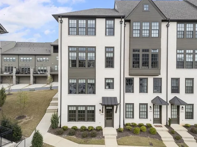 $995,000 | 6802 Encore Boulevard, Atlanta, GA 30328