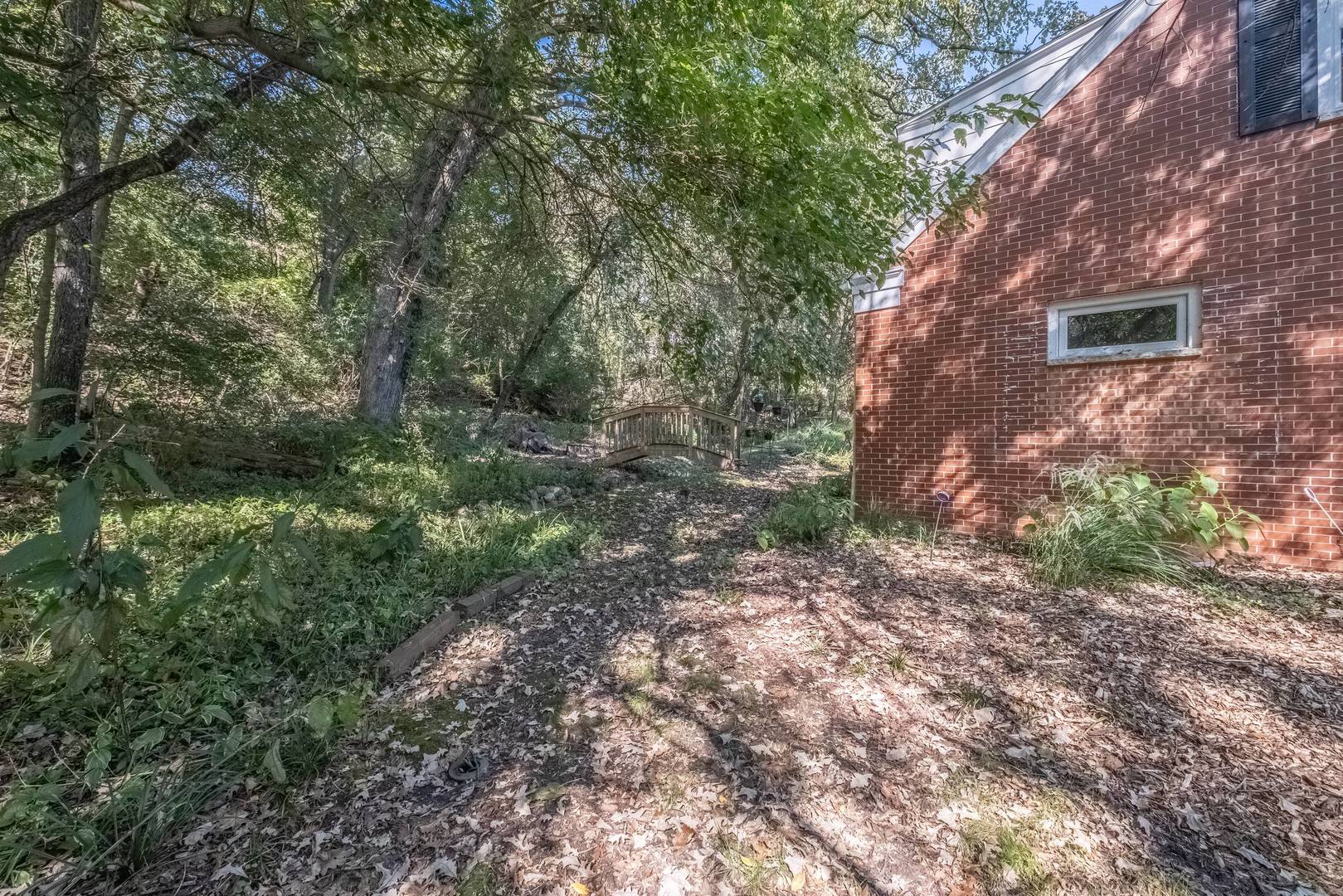 20 Marryat Road Trout Valley, IL 60013 - Photo 20 of 33 a backyard of a house with lots of green space