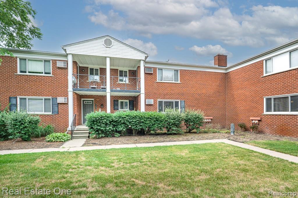 1097 Tienken Court Rochester Hills, MI 48306 - Photo 1 of 27