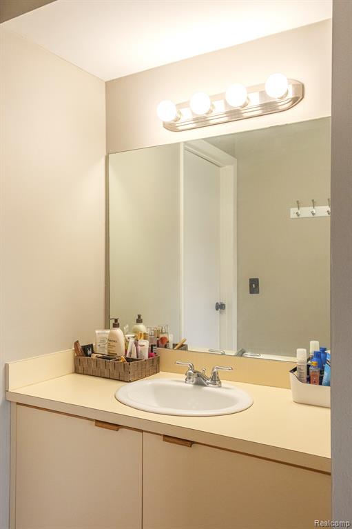 726 Hamilton Court Rochester Hills, MI 48307 - Photo 25 of 44