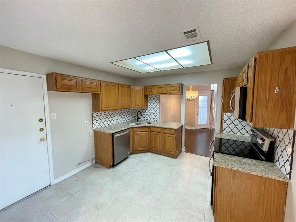 3147 Royal Gable Drive Dallas, TX 75229 - Photo 8 of 22 a large kitchen with a large window