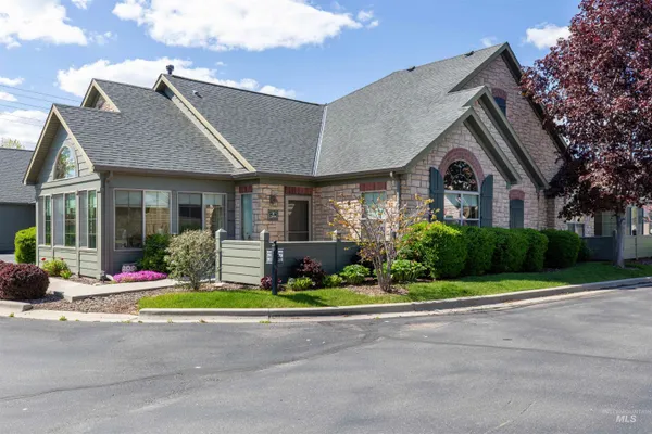 $450,000 | 2858 North Cloverdale Road, Boise, ID 83713