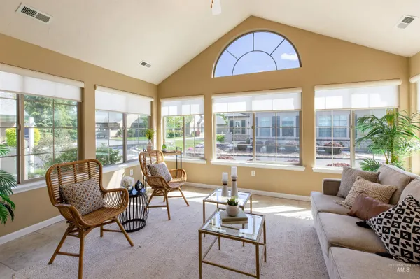 $450,000 | 2858 North Cloverdale Road, Boise, ID 83713