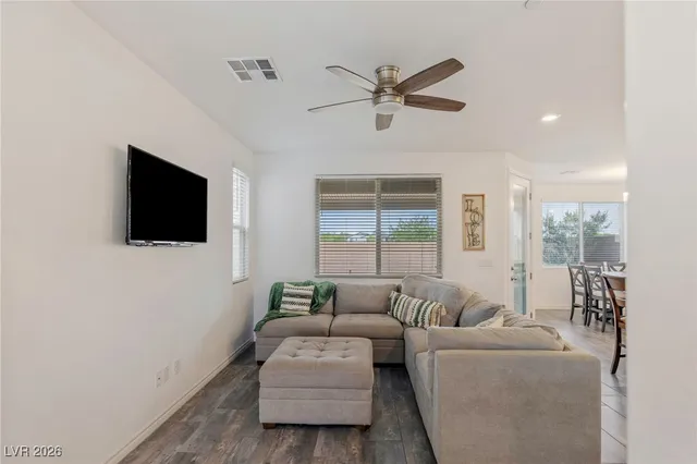 $2,900 | 976 Bluebell Brook Street, Henderson, NV 89052