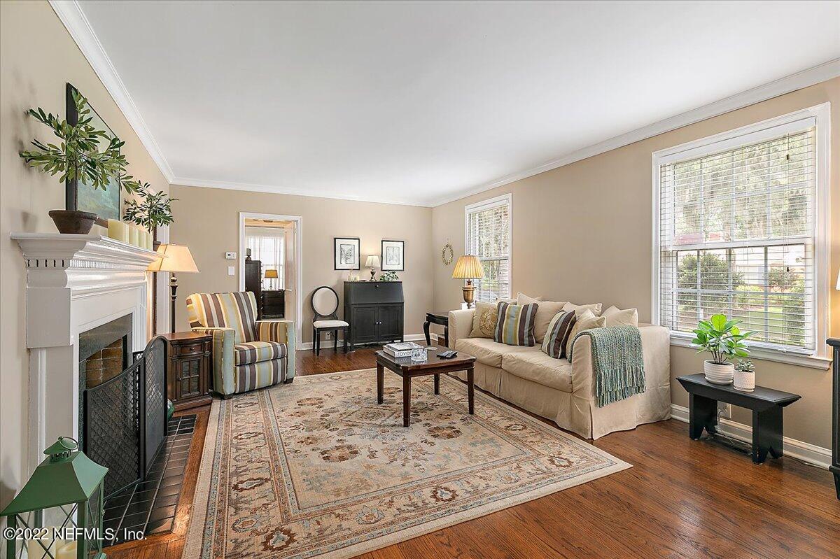 1538 Brookwood Road Jacksonville, FL 32207 - Photo 3 of 28 Living Room