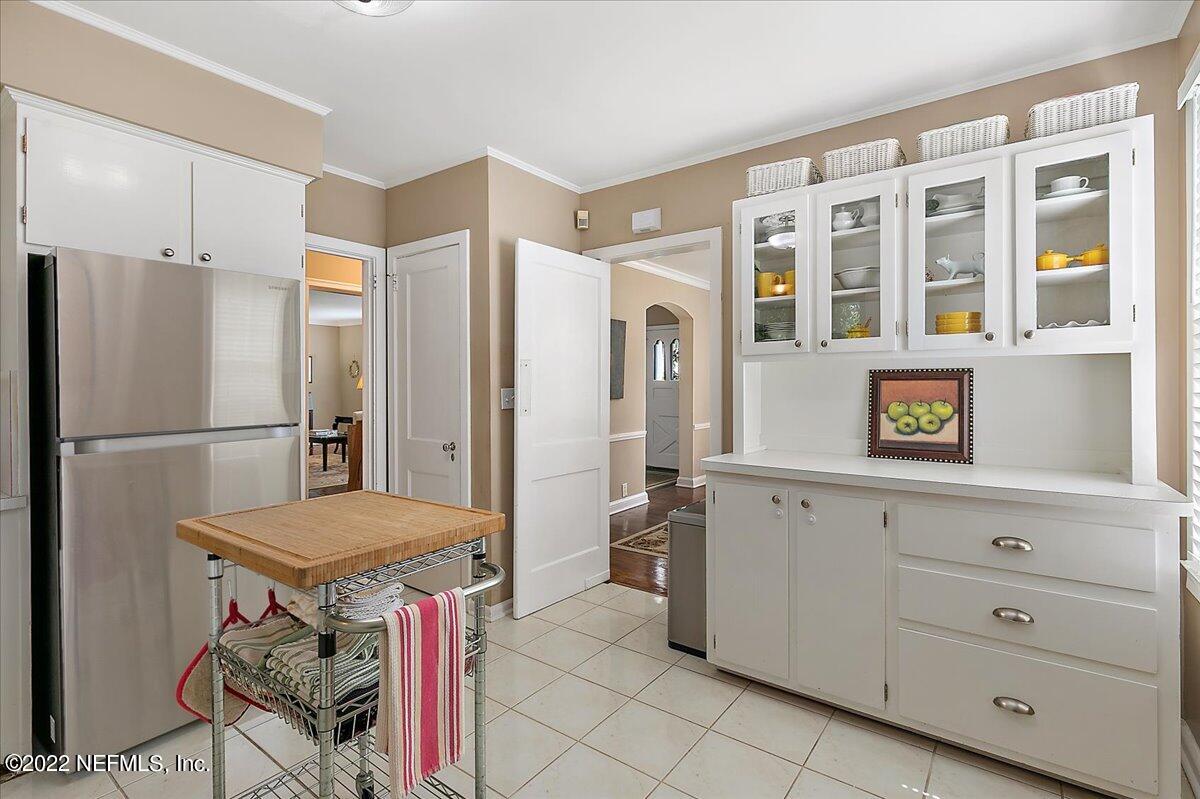 1538 Brookwood Road Jacksonville, FL 32207 - Photo 8 of 28 Kitchen