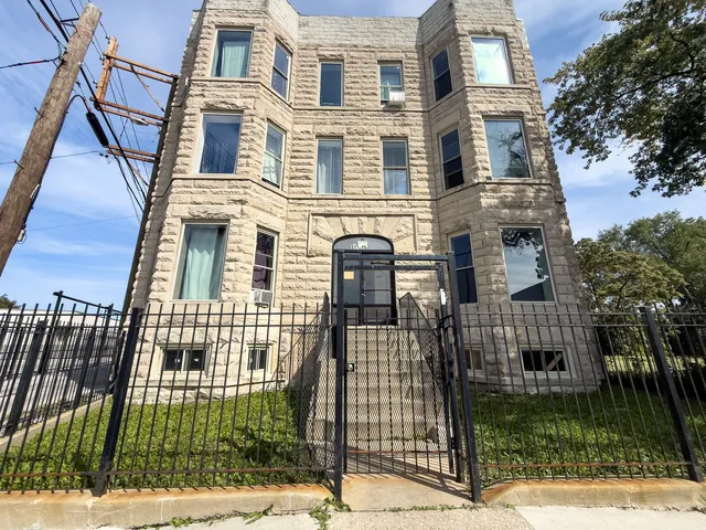 $1,495 | 317 South Homan Avenue, Unit 3E, Chicago, IL 60624