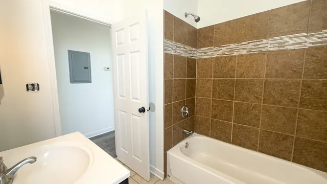 $1,495 | 317 South Homan Avenue, Unit 3E, Chicago, IL 60624